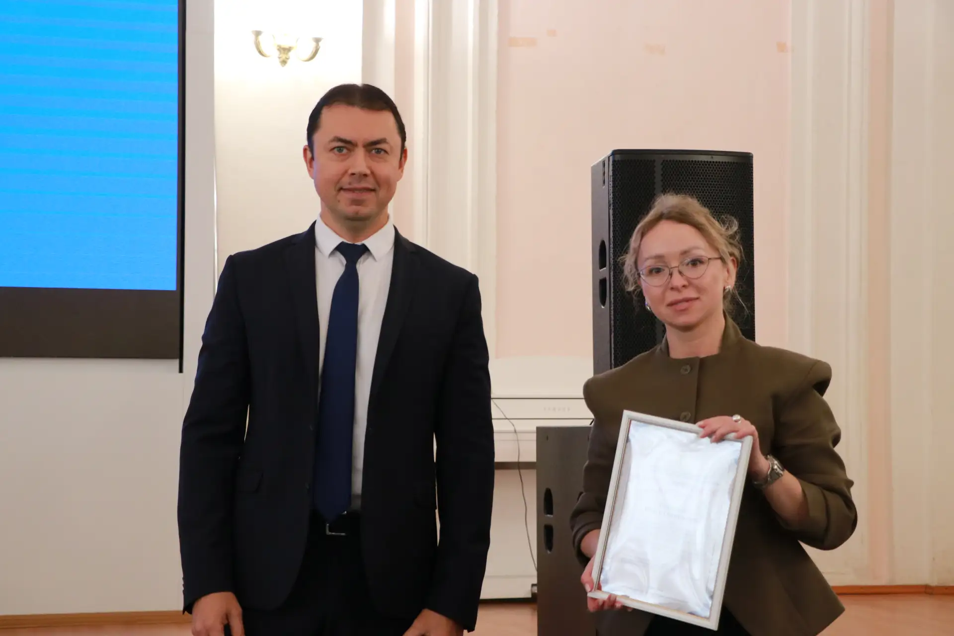 На Ученом совете ЯрГУ сотрудникам университета вручили заслуженные награды 👏