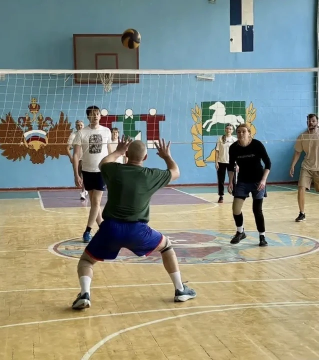 🥈 Поздравляем сборную наших педагогов по волейболу, занявшую почетное второе место в городской Спарт