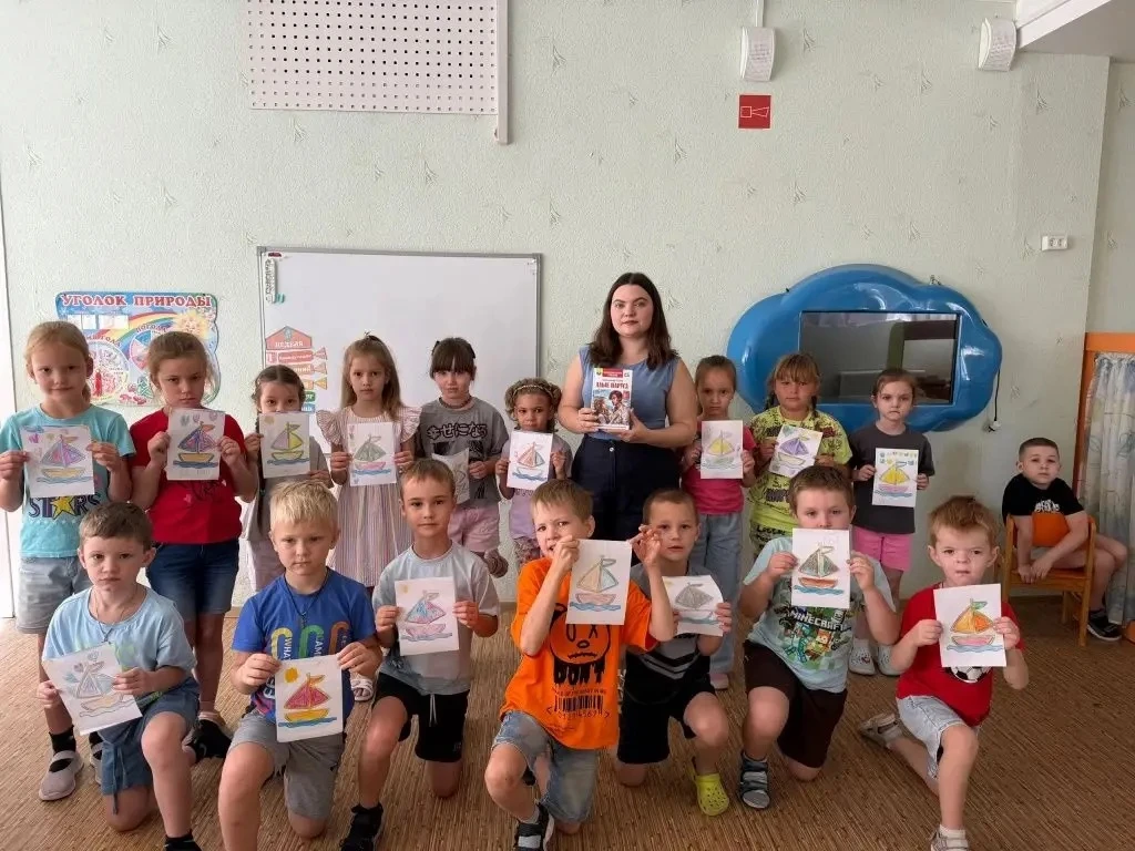 🎨 Завершилась межрегиональная акция «Под алыми парусами мечты», организованная Библиот...