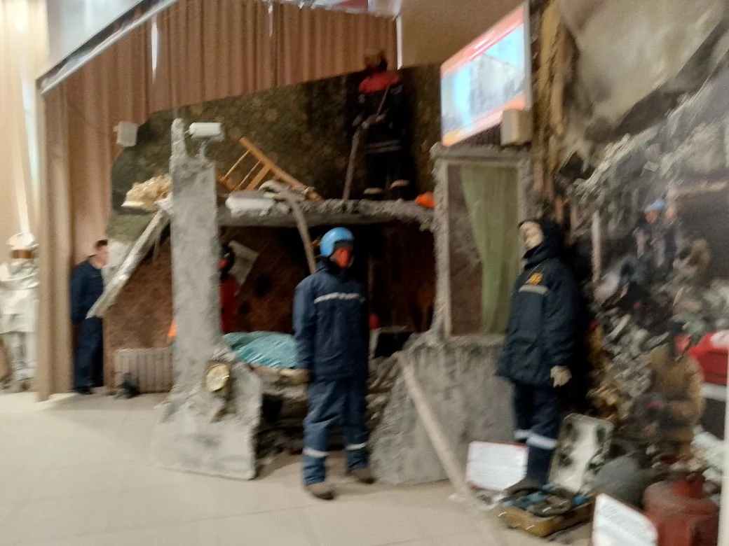 🚨 8 «В» на экскурсии в Учебной пожарно‑спасательной части! 🚒  18.02.26 ученики 8»В» класса вместе с 