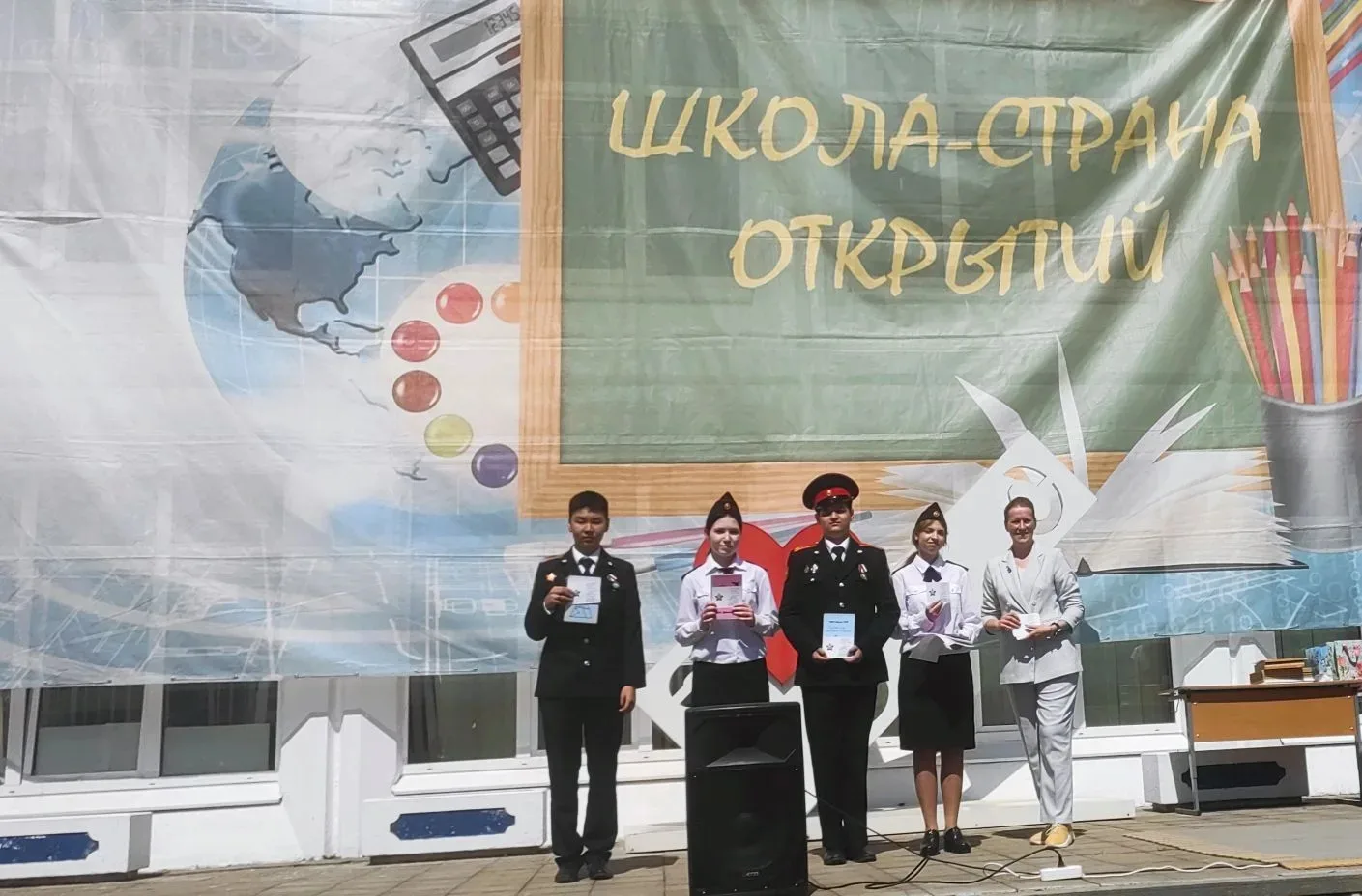 ✨Они сделали этот день незабываемым!  🎤В минувшую пятницу у нас состоялась торжественная линейка для