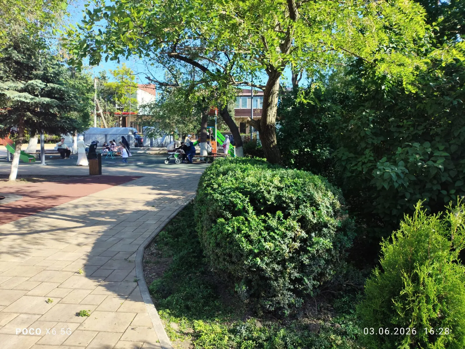 📍В парке Улубия Буйнакского специалисты МБУ «Благоустройство» продолжают