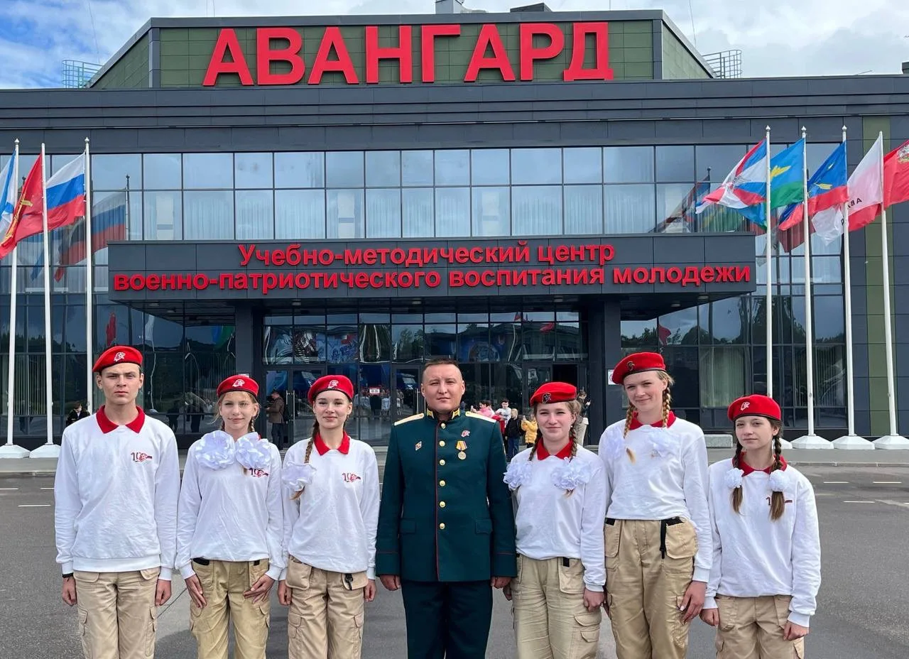 Юнармейцы отряда имени Героя Советского Союза Петра Трофимовича Одинца, также присоедин...