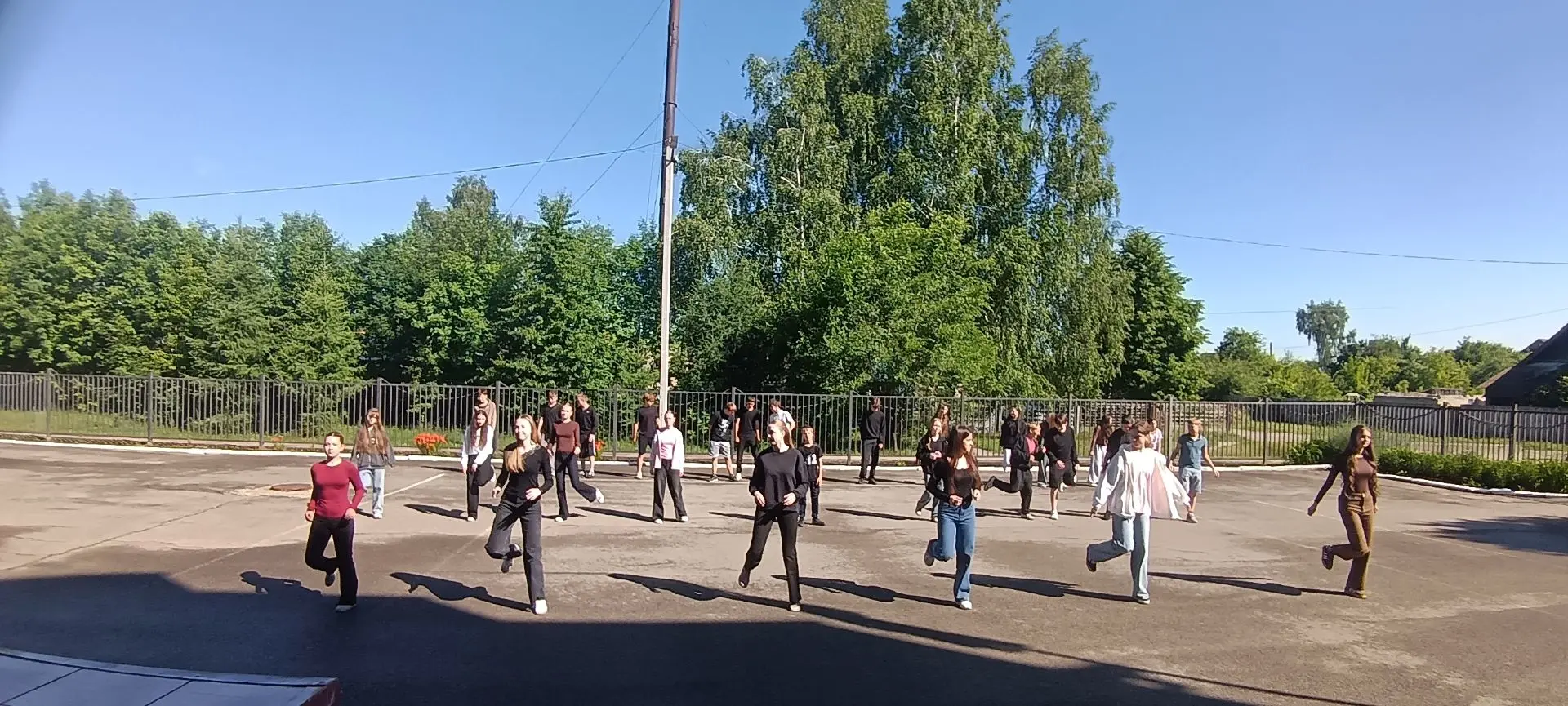 12‑й день лагеря труда и отдыха «Юность»: День патриота

Утро началось с весёлой зарядки, после кото