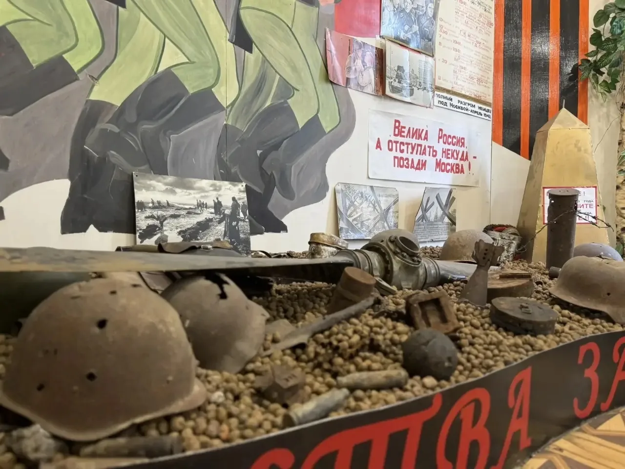 Красные гвоздики 🕯️  Патриотическая акция «Красные гвоздики» в рамках проекта «Мой героический район
