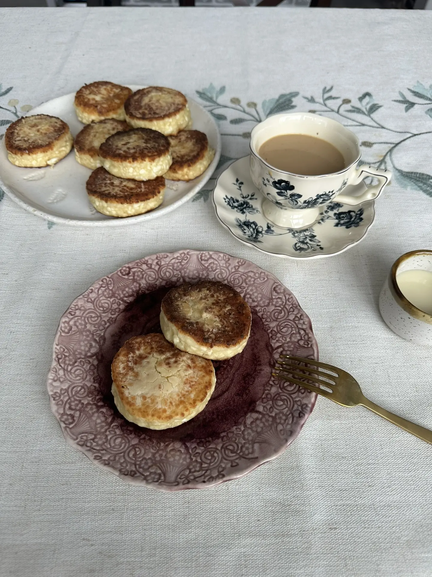 Такое вкусное позднее субботнее утро с сырниками у нас с Валерой 😍❤️