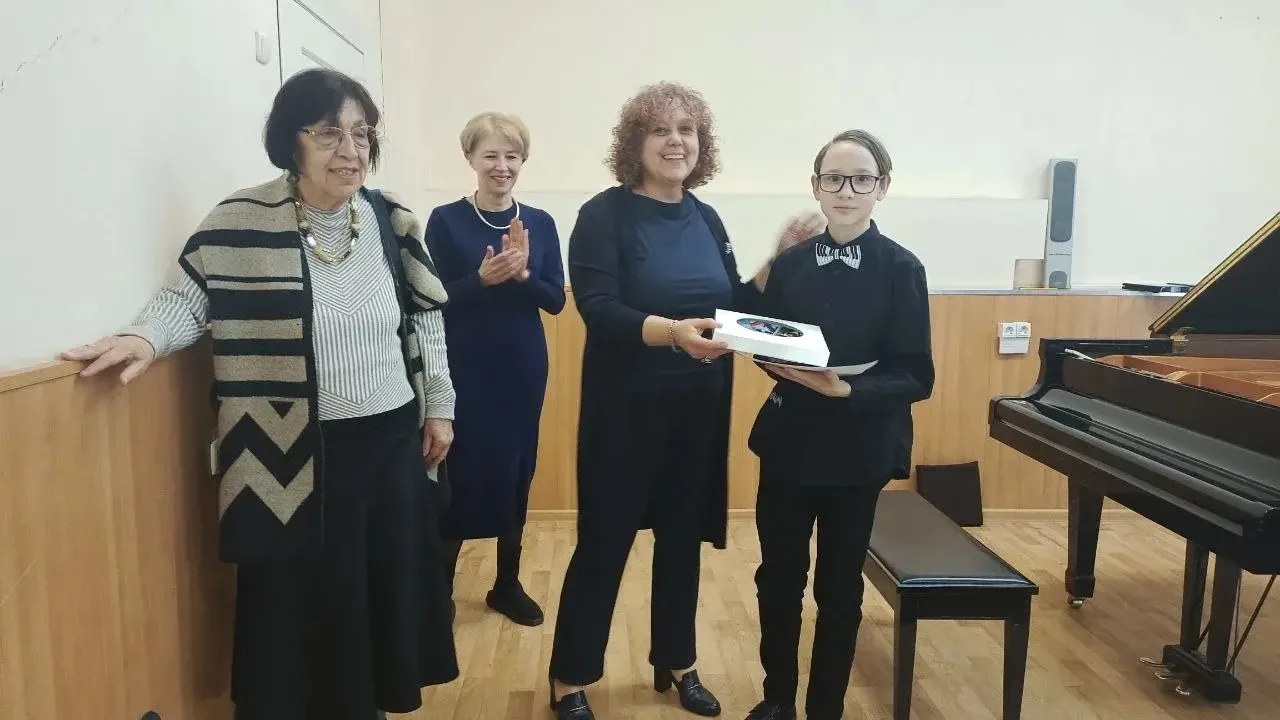 Ученик 6 "З" класса, Чипижак Арсений, стал обладателем Гран-при на областном конкурсе юных пианистов