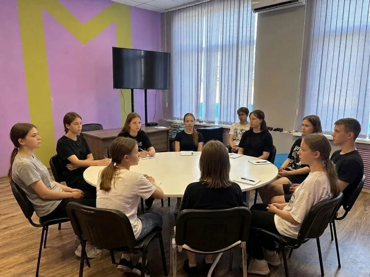 "Жить дружно: Как избежать и избавиться от буллинга"