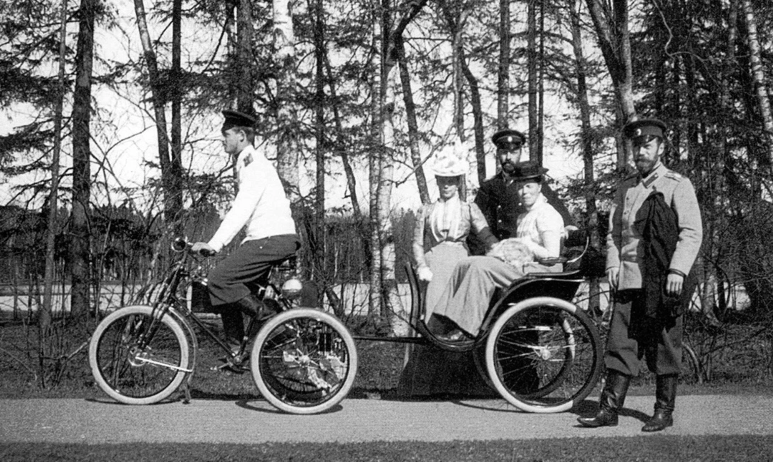 Великий князь Михаил Александрович увлекался техникой и особенно ранними трициклами De Dion-Bouton —