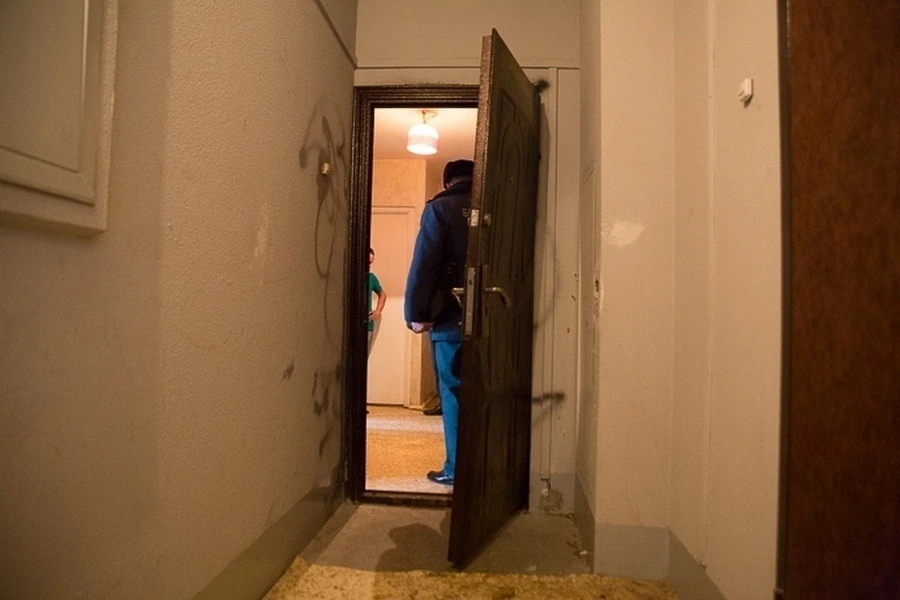 Суд обязал покупателя вернуть квартиру обманутой мошенниками женщине, оставив мужчину б...