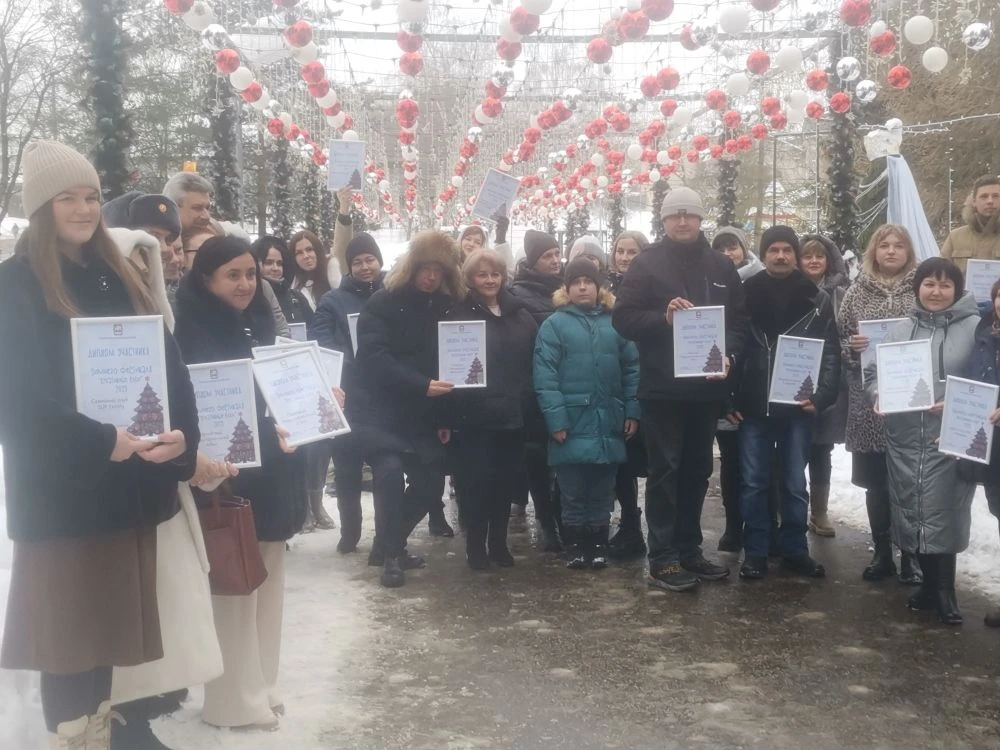 Приняли участие в конкурсе креативных елок. Мы- лучшие!!!