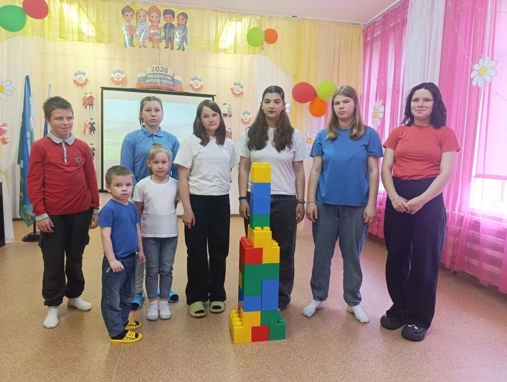 Путешествие по просторам Родины

12 июня наша страна отмечает один из самых значимых государственных