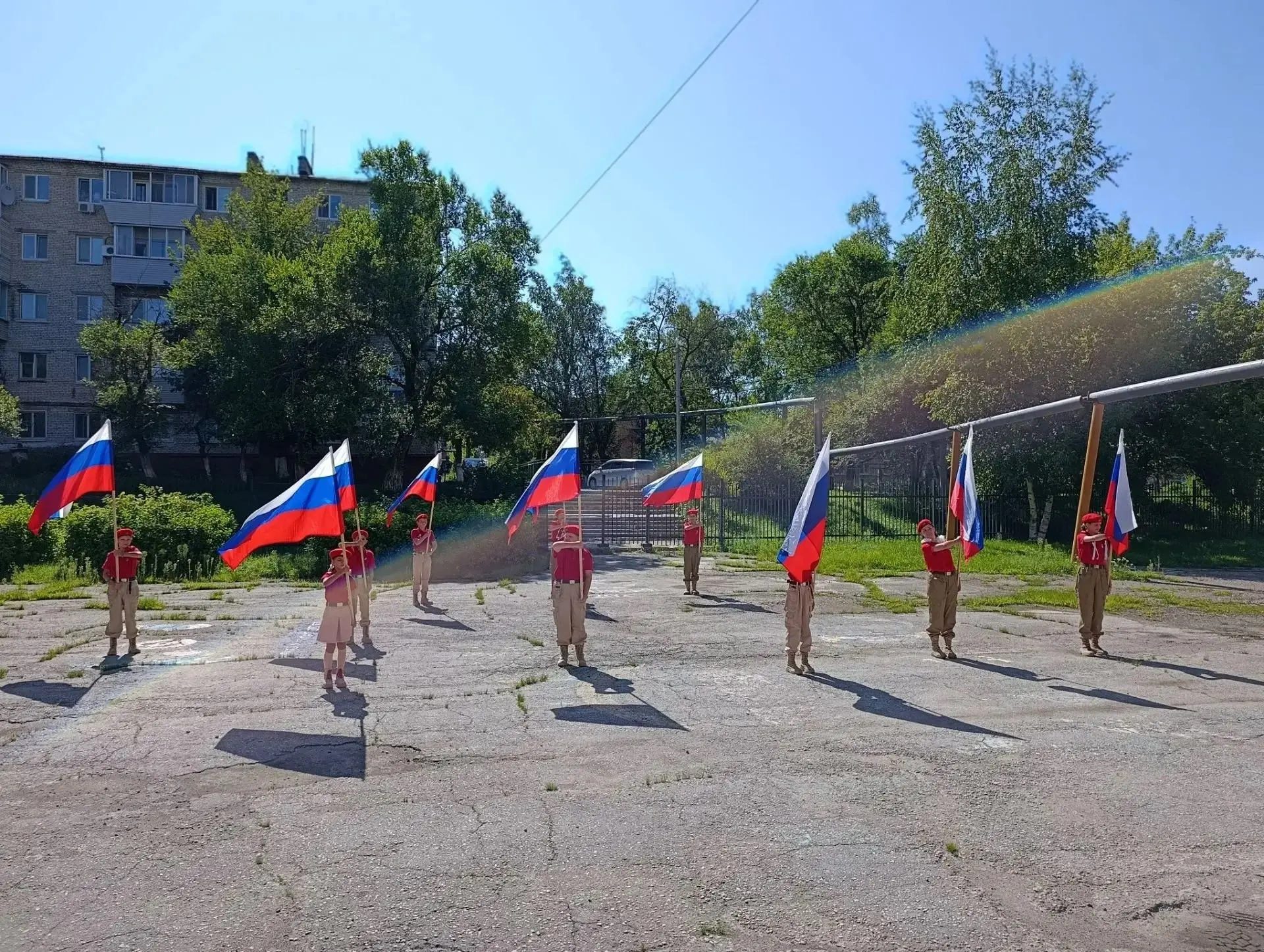 Юнармейцы Спасска-Дальнего поздравили побратимов из ДНР с Днем Государственного флага Р...