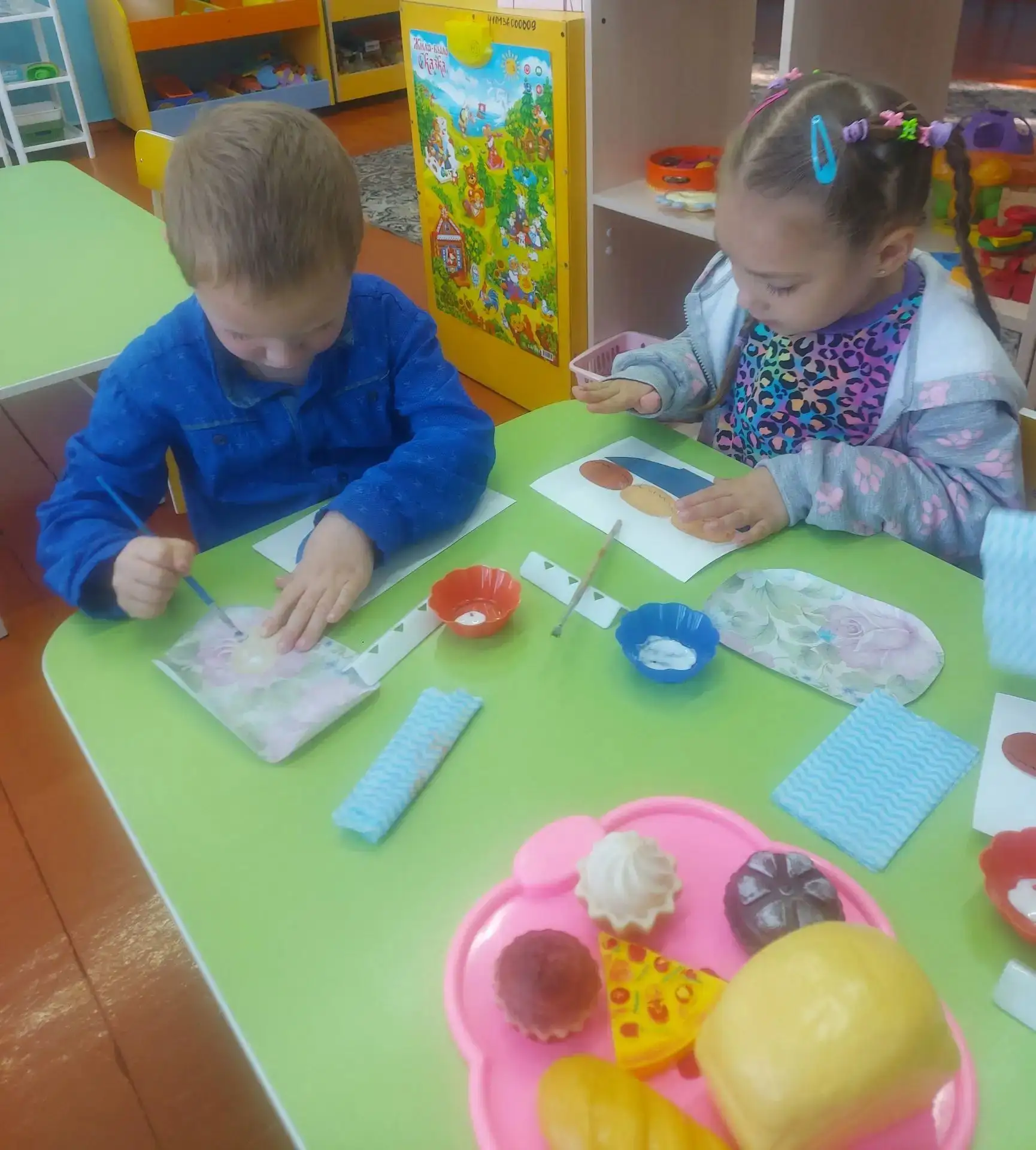 Занятие аппликацией комплексно влияет на умственное, физическое и творческое развитие р...