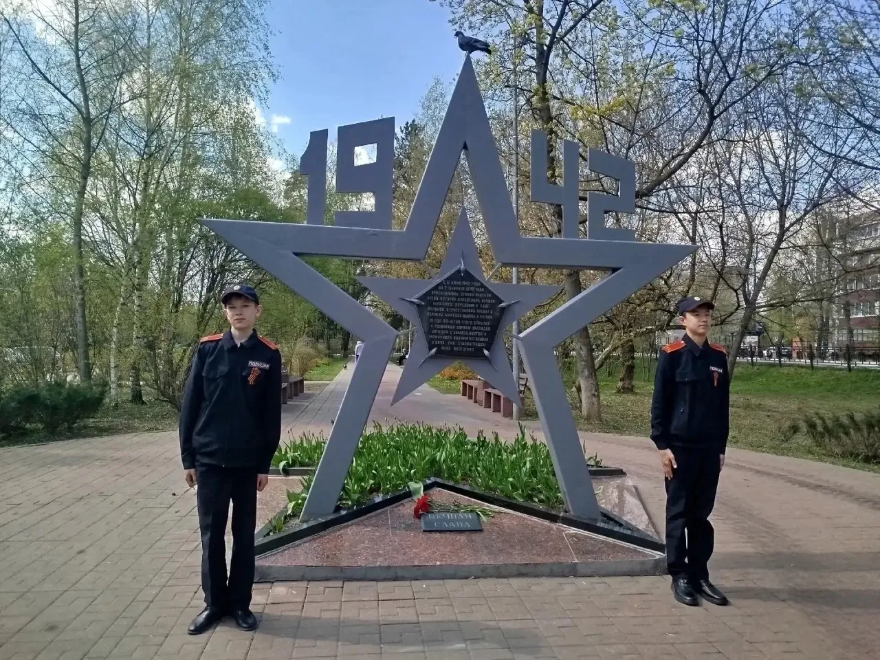 «Вахта Памяти» в Домодедово: школьники несут почетный караул в честь 81-й годовщины Вел...