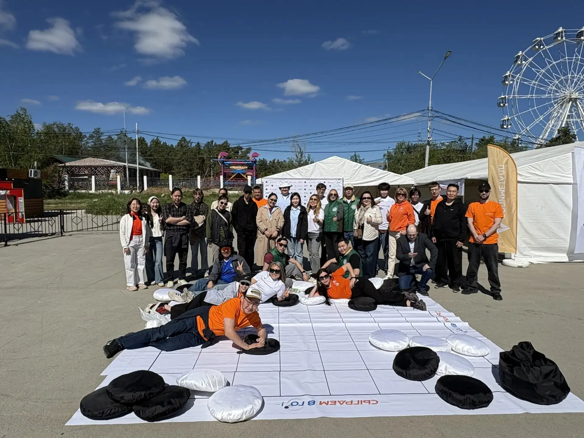 ⚫Сыграем в Го!⚪

12 июня, в День России, на Комсомольской площади прошли корпоративные игры по древн