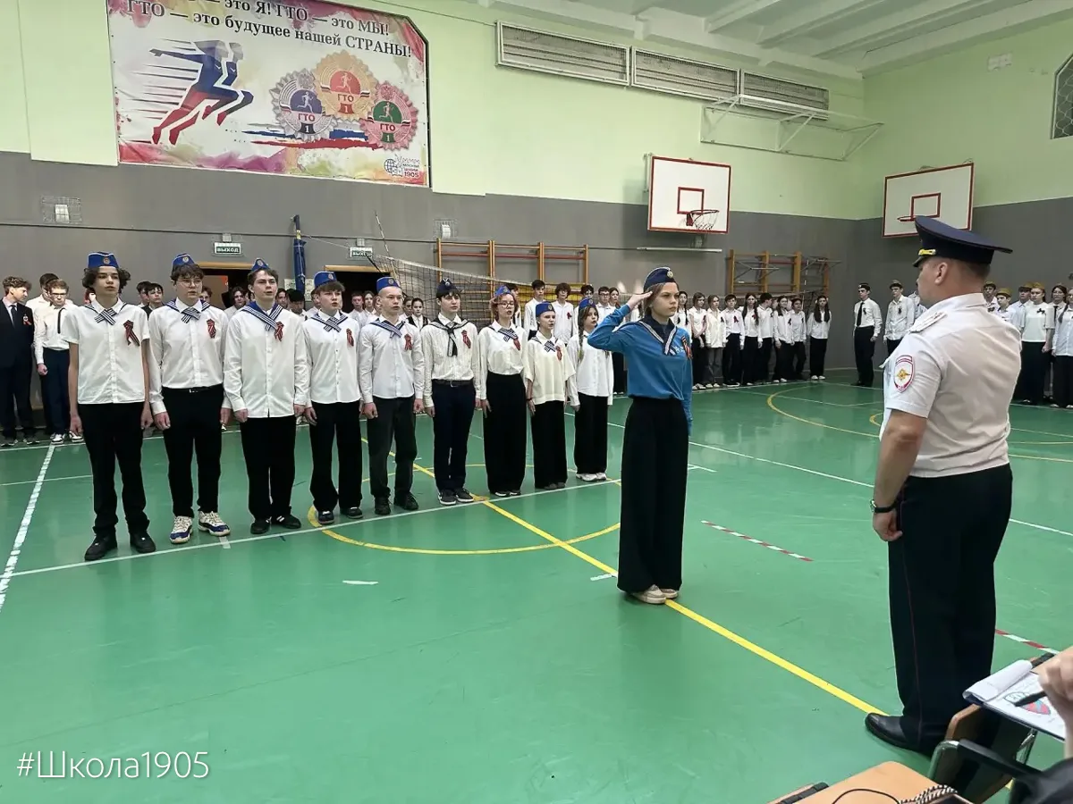 🌟 Равнение на Победу!  В нашей школе прошёл конкурс-смотр строя и песни среди учеников 5–8 классов, 