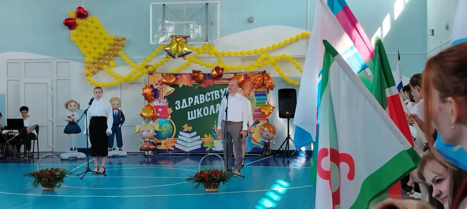 Сегодня в школах Октябрьского сельского поселения прошли торжественные линейки, посвящё...