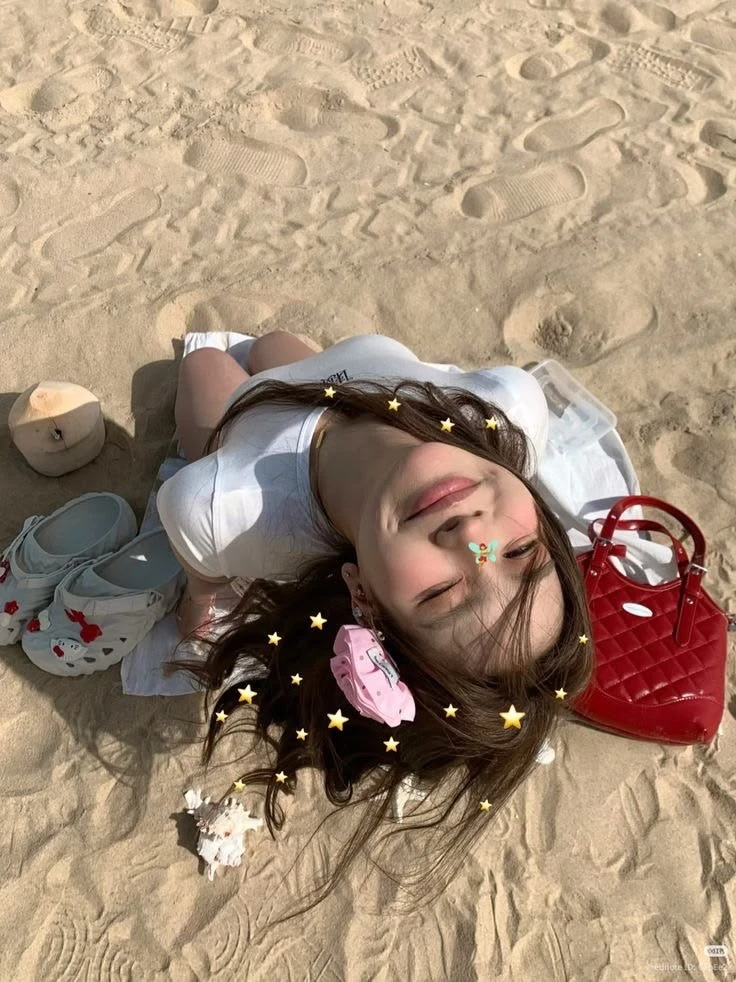 сохраняй позу для следующего похода на пляж 🐚🌞

ИДЕИ ДЛЯ ФОТО 💫