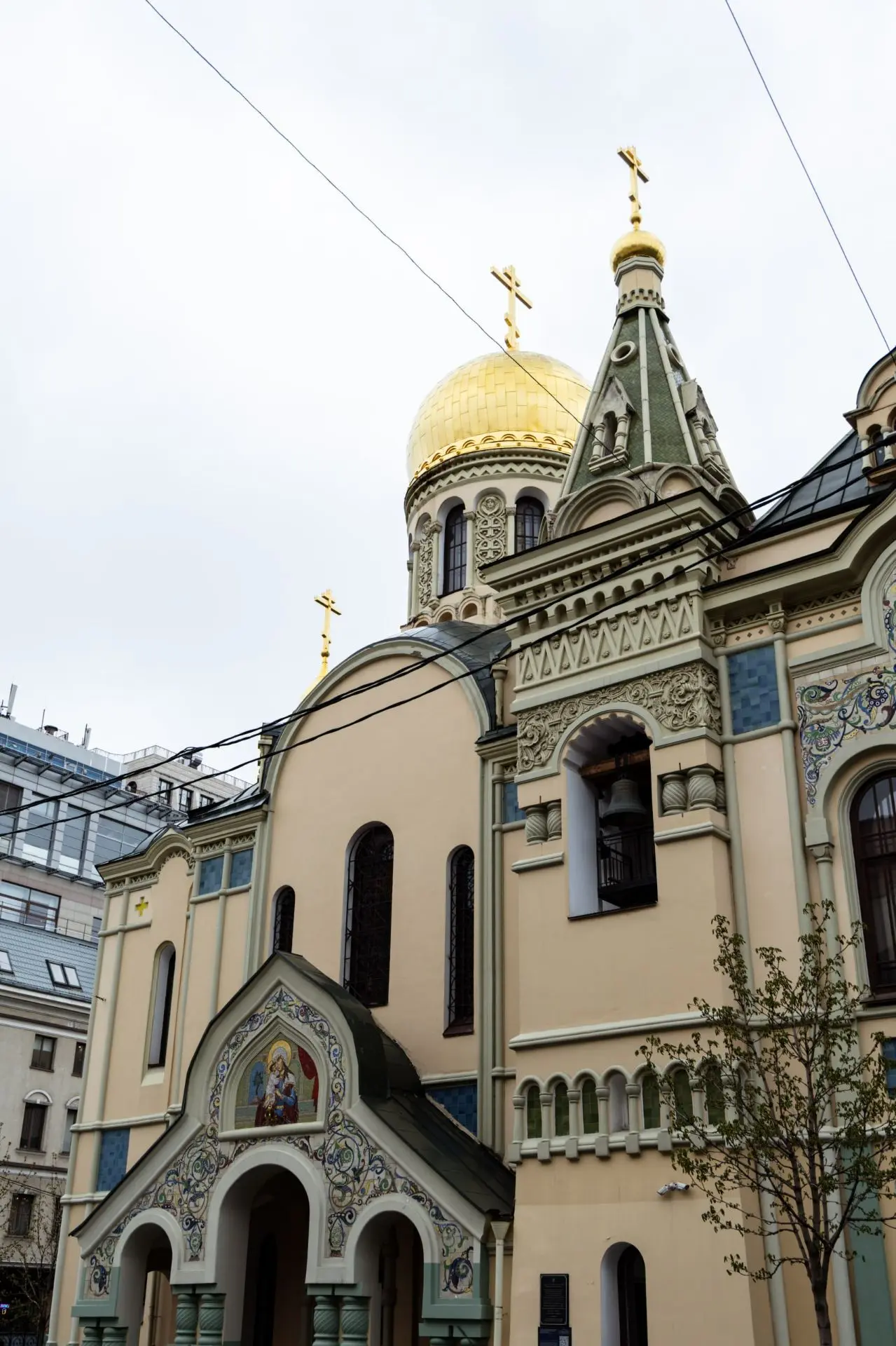Церковь внутри университета?