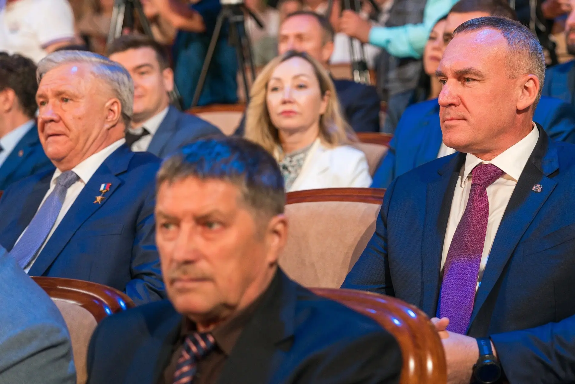 ‌Губернатор ХМАО обратился к главе «Сургутнефтегаза» Богданову с просьбой дать газ для ...