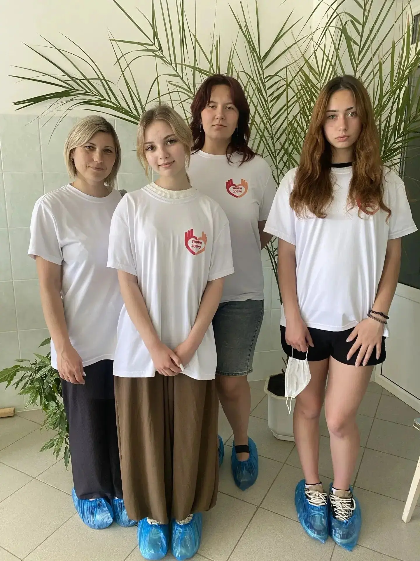 Тепло сердец — пациентам хосписа: волонтеры нашей школы поздравили подопечных Эртильской больницы с 