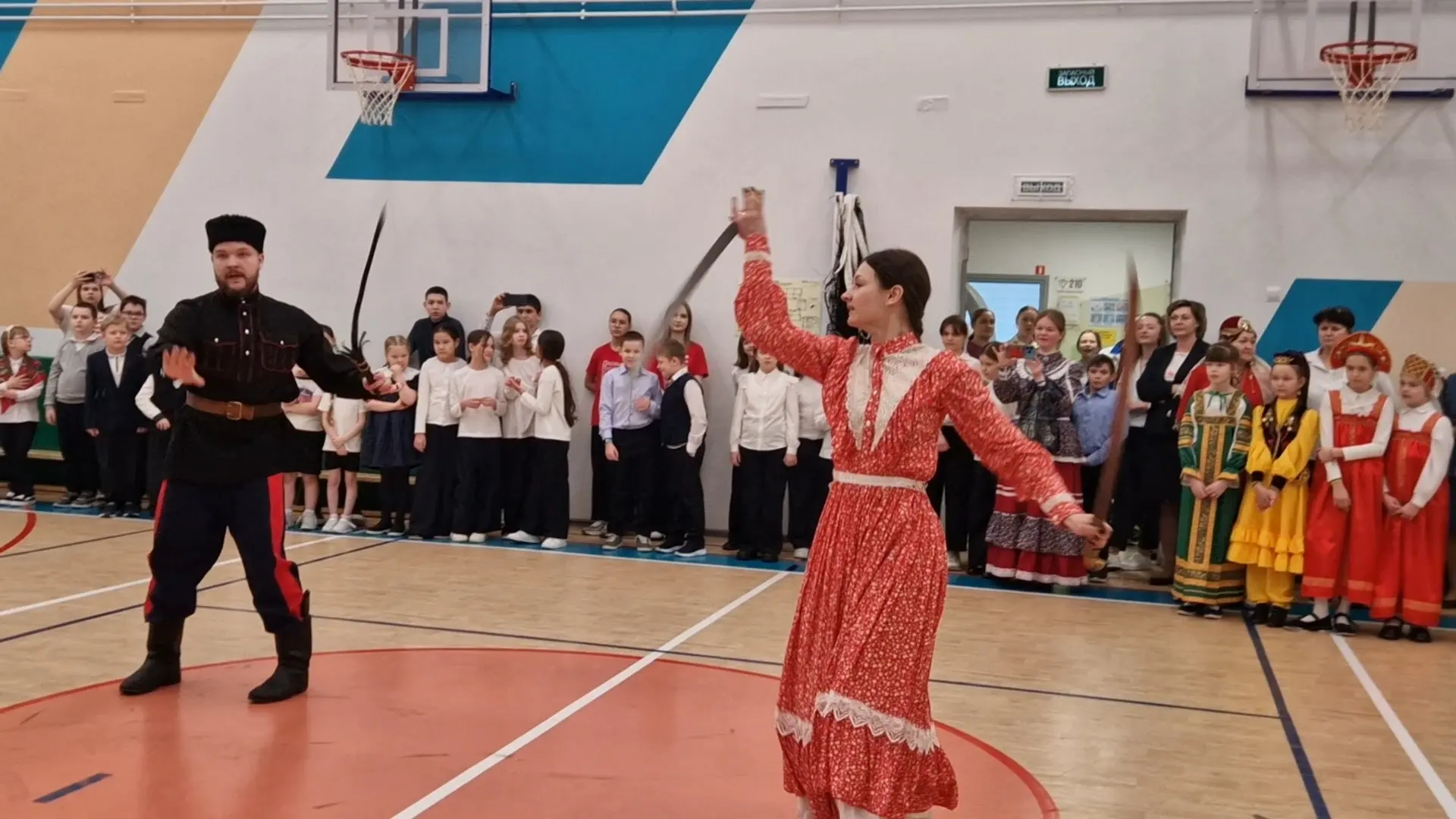 🌟 Почетные гости в стенах школы!  Сегодня у нас много приглашенных гостей, среди которых:  ⚔️ Предст