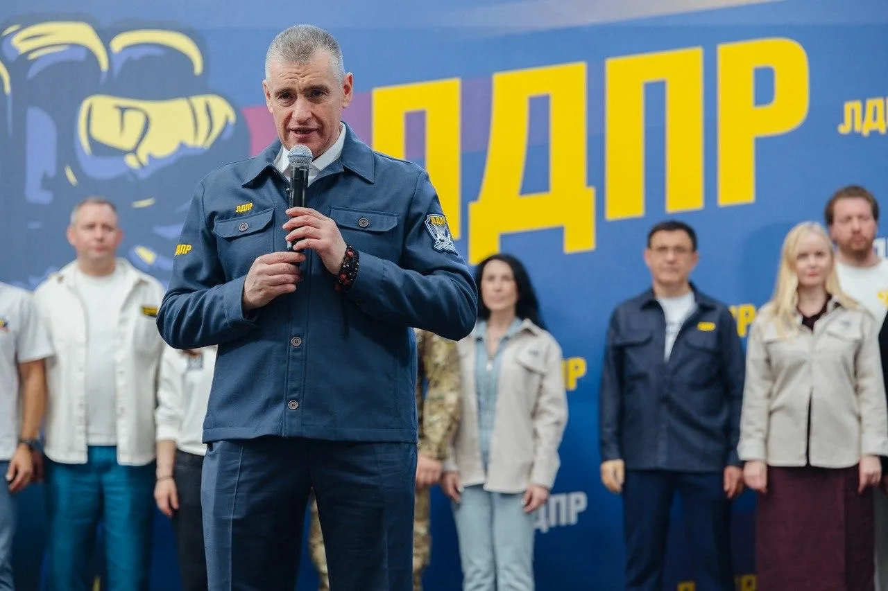 С Днём Государственного флага РФ!
