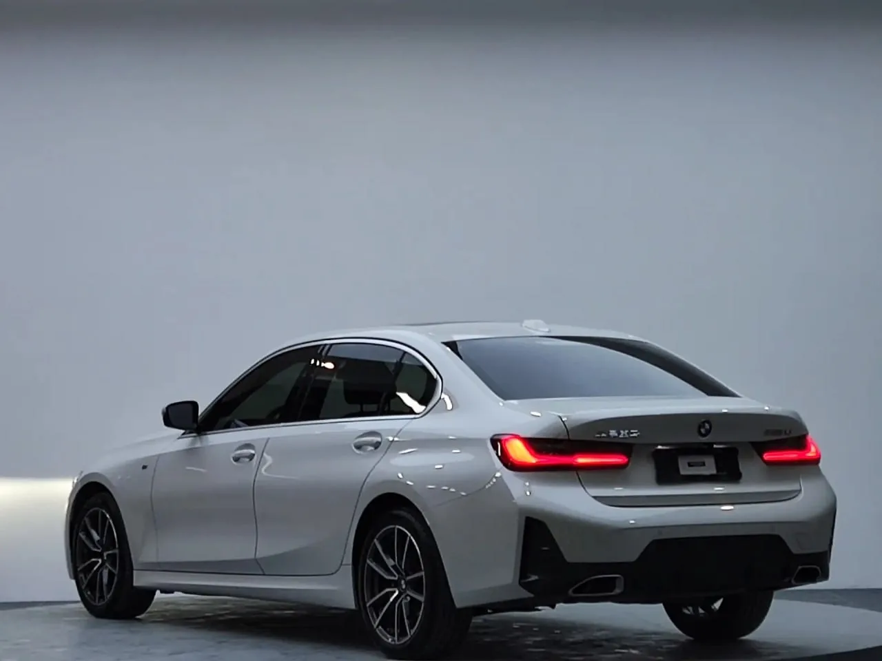 🇩🇪BMW 3 Series 320i M sports suit из Китая!  • дата выпуска 2023/06 • 2 л. бензин/ 156 л.с • пробег 