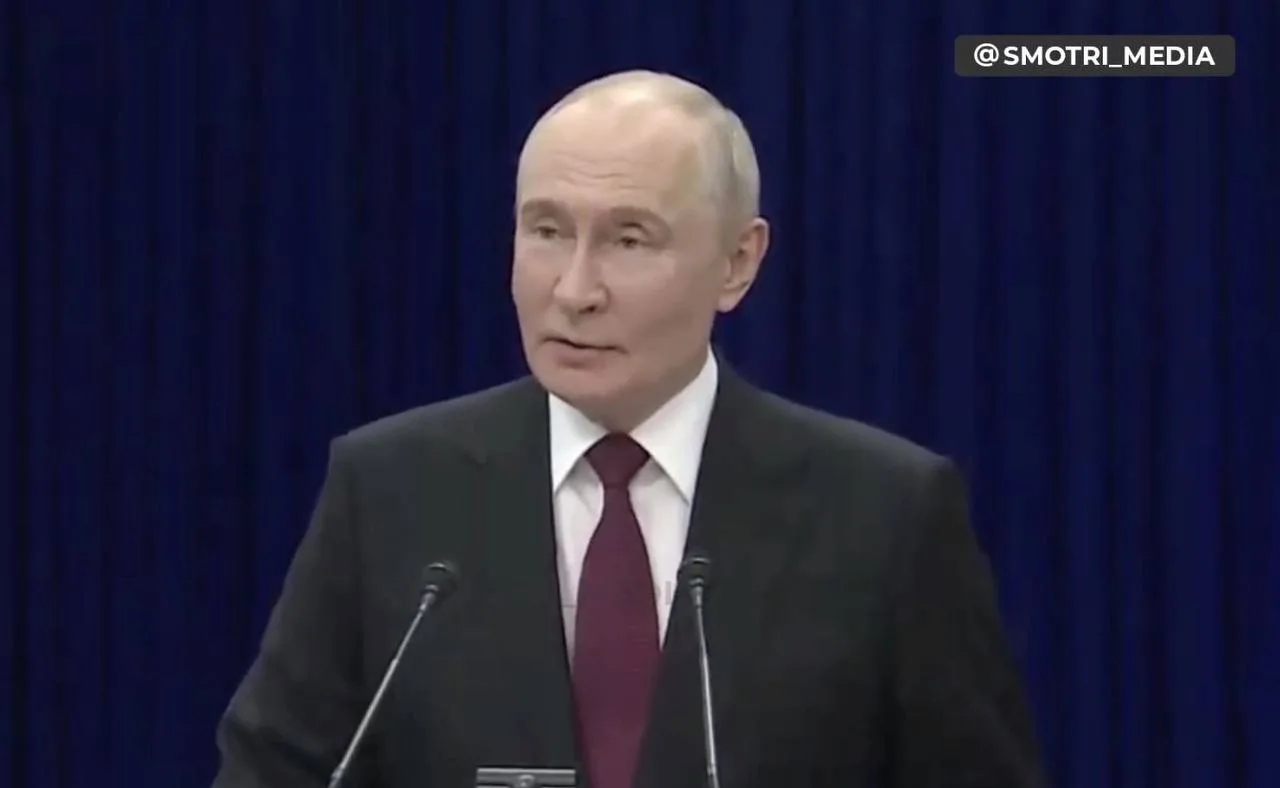 Президент России Владимир Путин заявил, что угроза президента Украины Зеленского бить п...