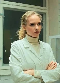Медсестра из «Слова пацана» теперь такая 

Загадочная актриса Лиза Базыкина, которая из провинции с 