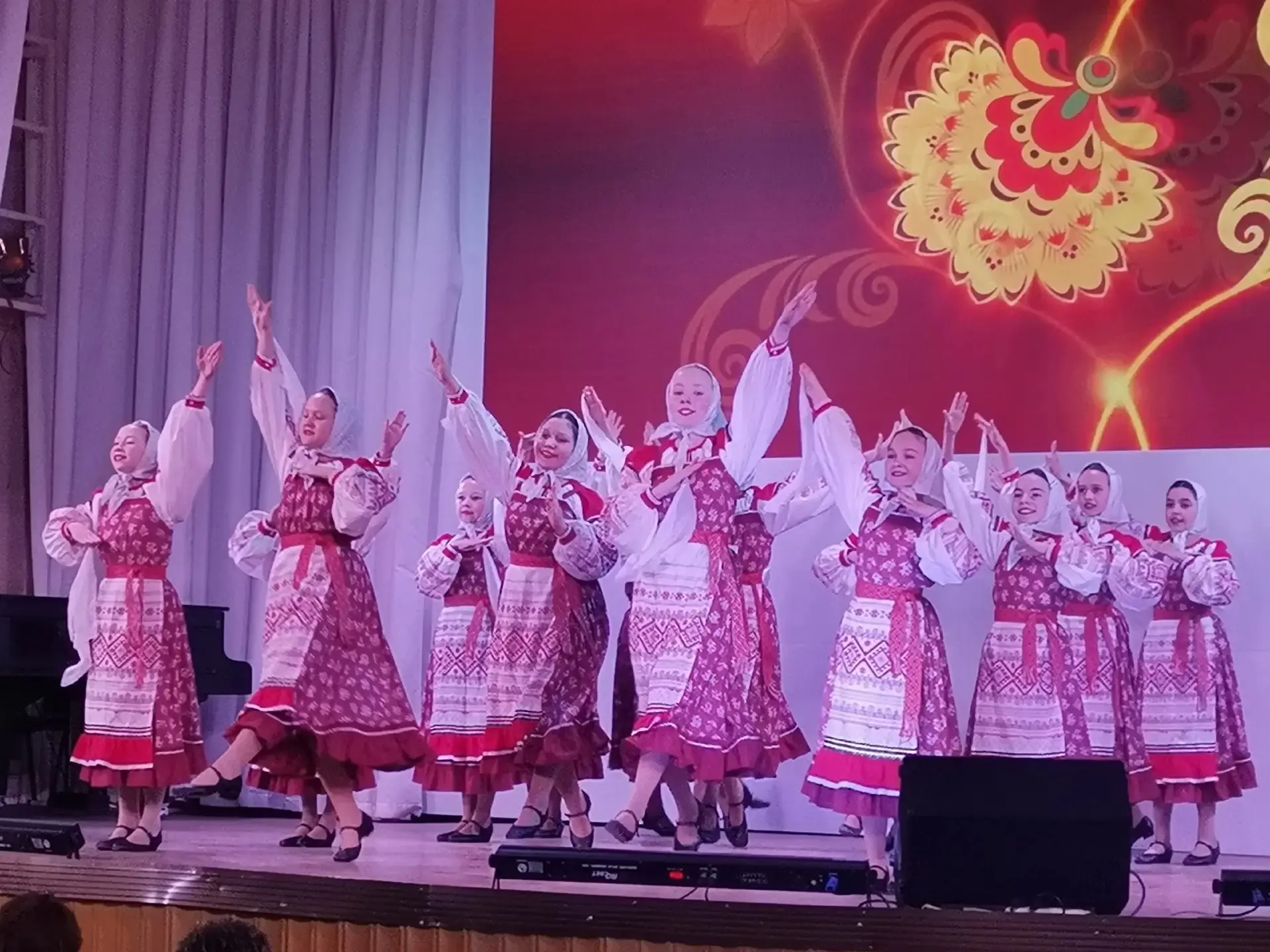 🎓 Сегодня наши танцевальные коллективы "Планета детства" и "Браво, парни!" стали частью большого и т