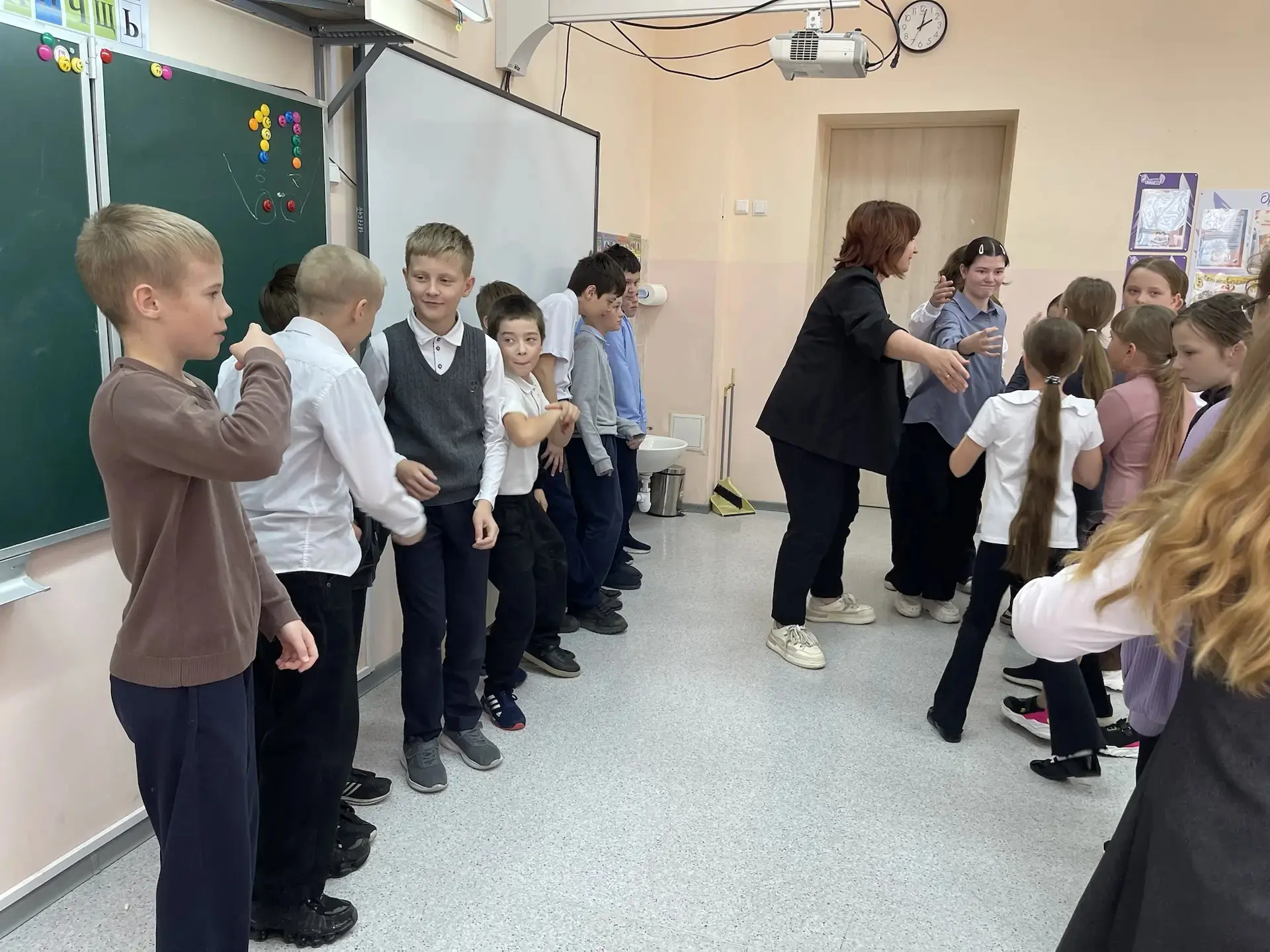 ✨5-го мая в 4Б классе  (кл. Руководитель Жуковская И. К.) состоялся тёплый и важный тренинг на сплоч