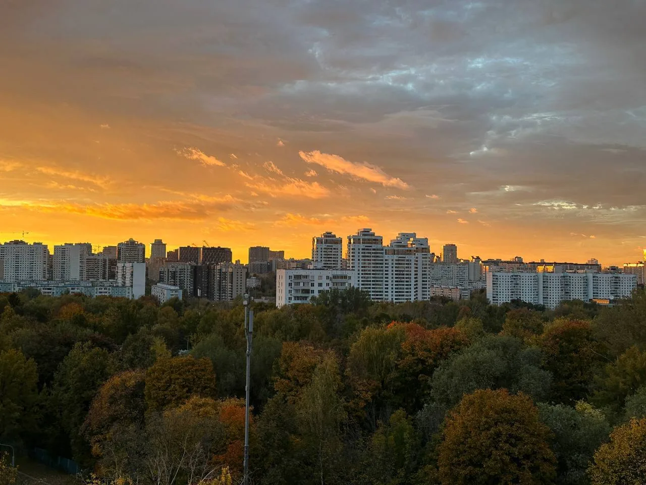 Какой огненный закат прямо сейчас 🥰 И вы делитесь фото)