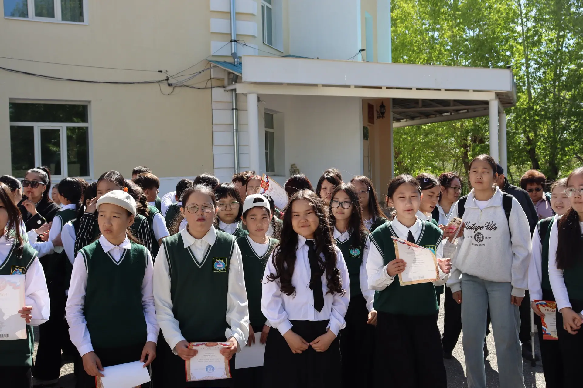 🏫 Сегодня прошла последняя линейка в этом учебном году для учащихся 5–8‑х и 10‑х классов!  Ученики, 