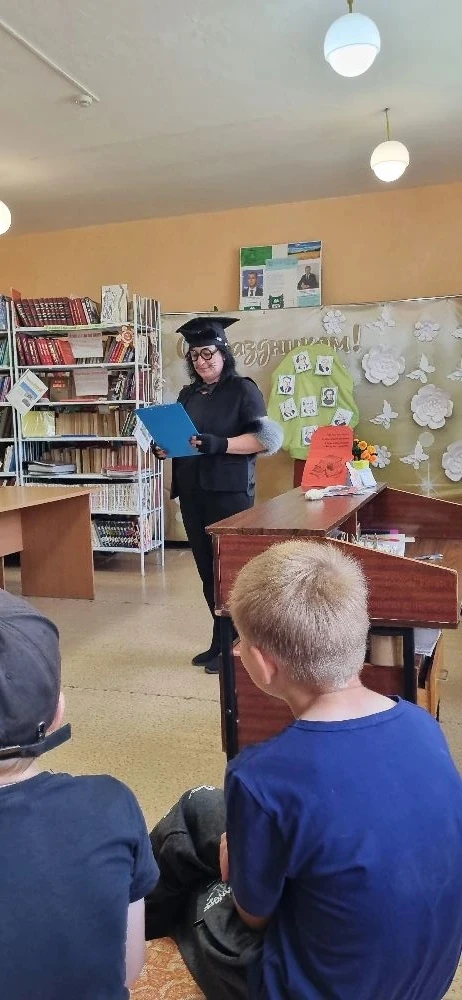 В один из дней третий отряд отправился в гости в уютную сельскую библиотеку, но даже не подозревал, 