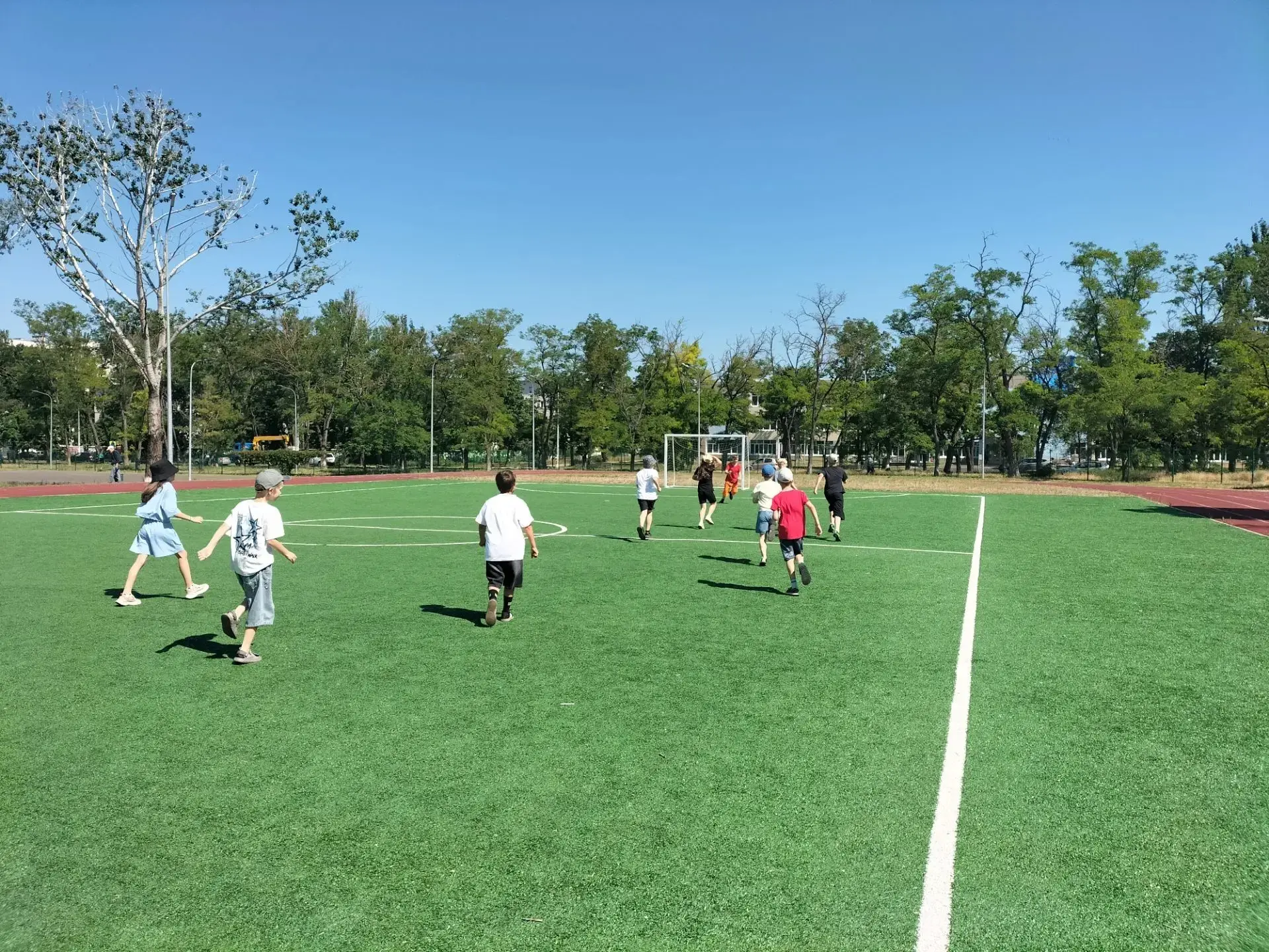 Сегодня, в День футбола ⚽, ребята 5 отряда "МОРЕХОДЫ" с большим удовольствием играли в ...