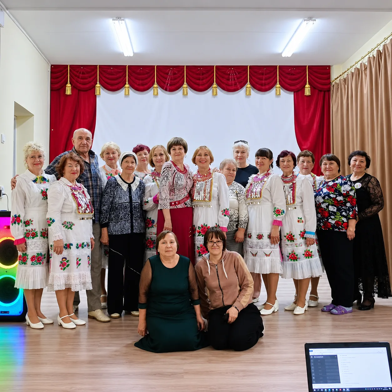 🎶 В Сосновом бору прошло выступление творческого объединения «Ший памаш»

🎭 Коллектив под руководс