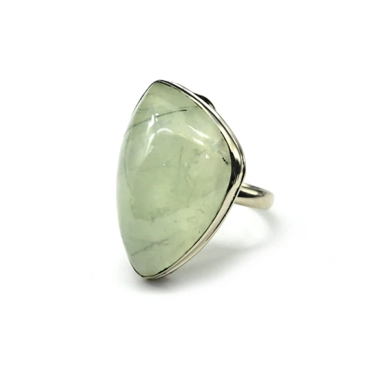 💍 Кольцо со вставкой из перидота