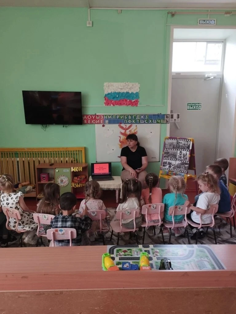 22 июня в нашей группе "Весёлый муравейник", прошло занятие, посвященное Дню памяти и скорби.
Воспит