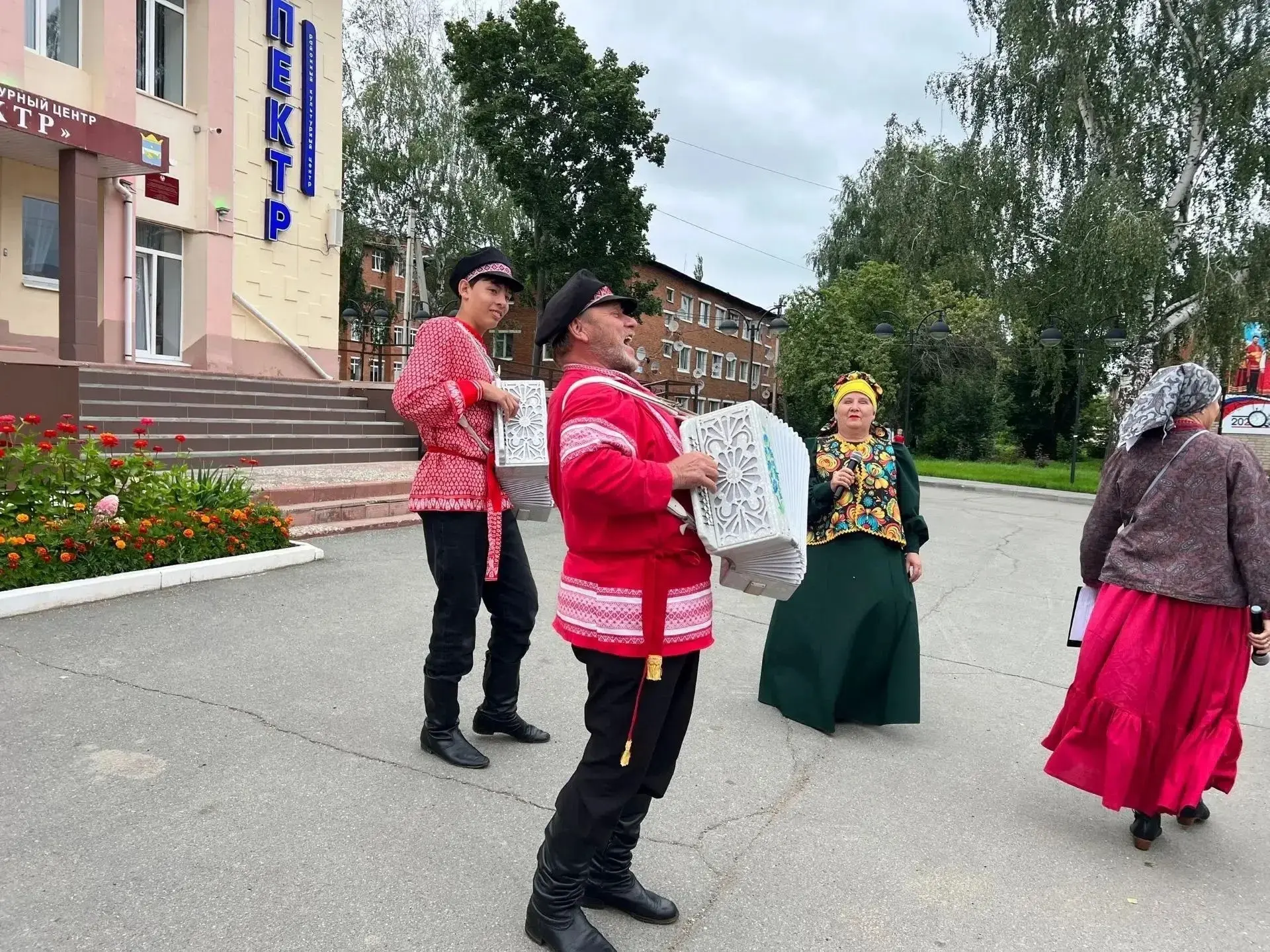 17 июля в Сигаево прошел Единый день фольклора 🎶
Мероприятие получилось по-настоящему народным: зву