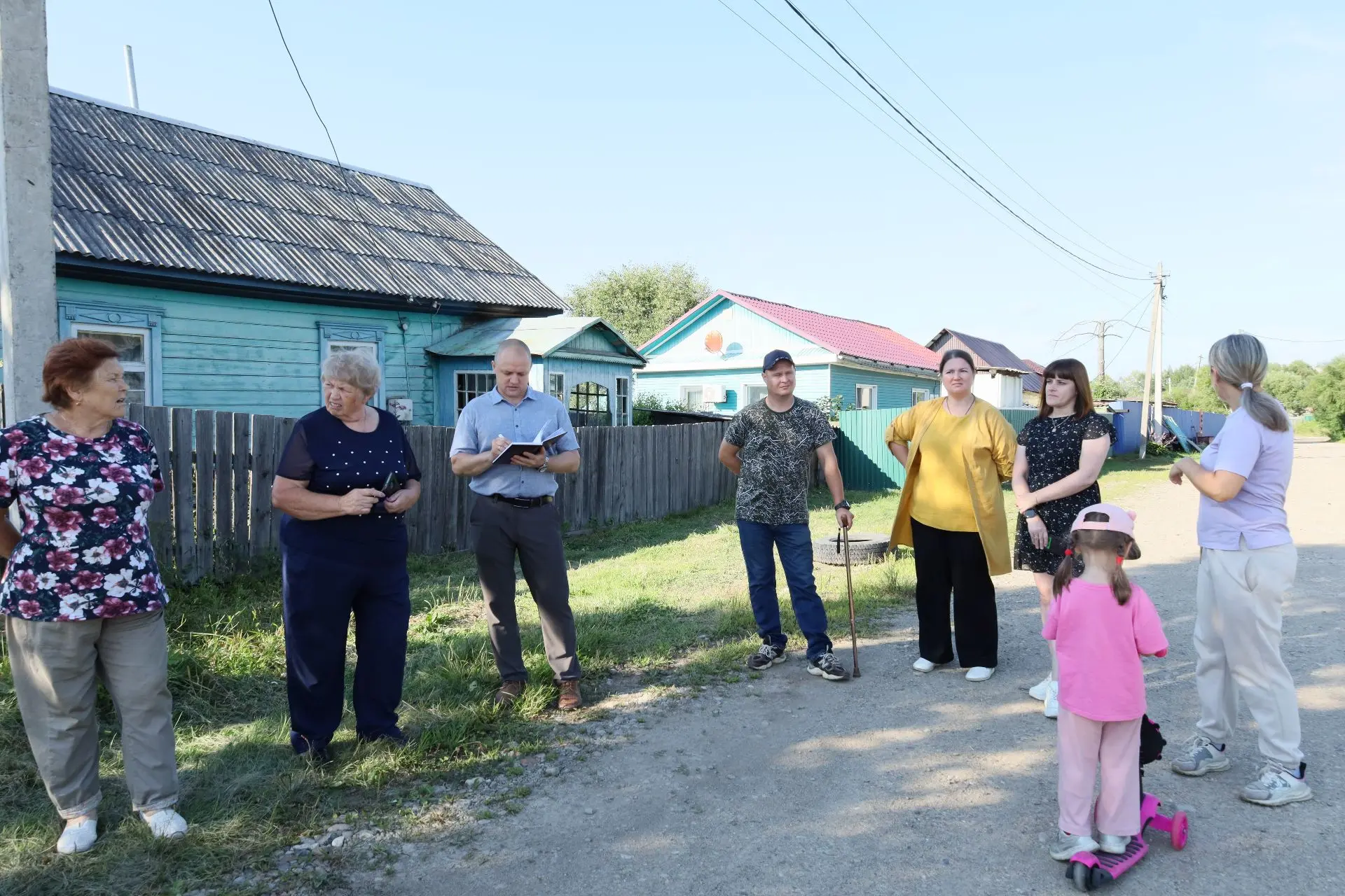 Председатель Городской Думы Сергей Радецкий встретился с жителями улицы Охотской и взял...
