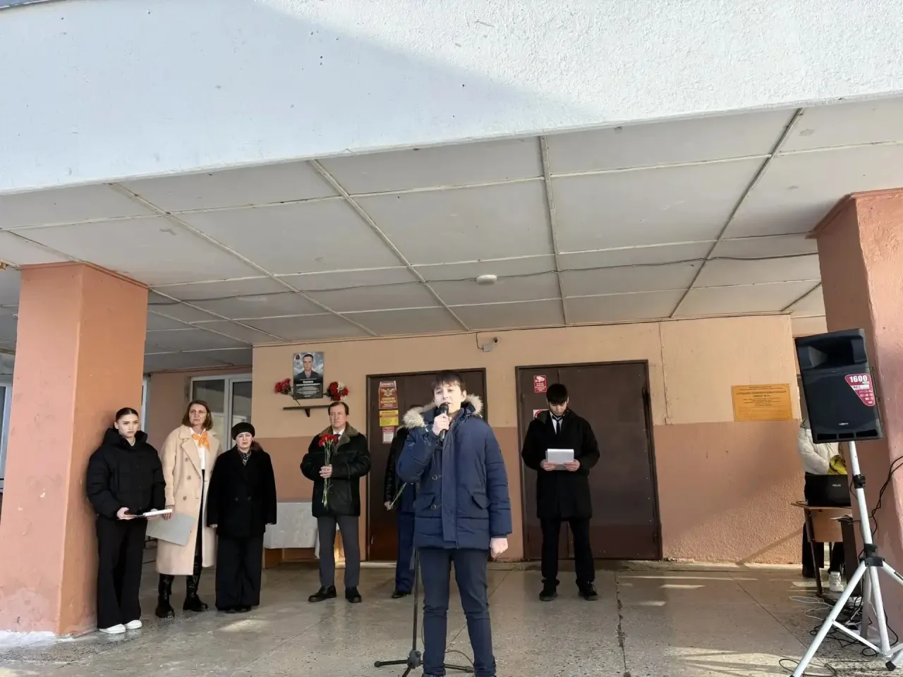 Память сильнее времени 🕯  11 марта в школе №8 города Костромы прошла торжественная линейка, посвящен
