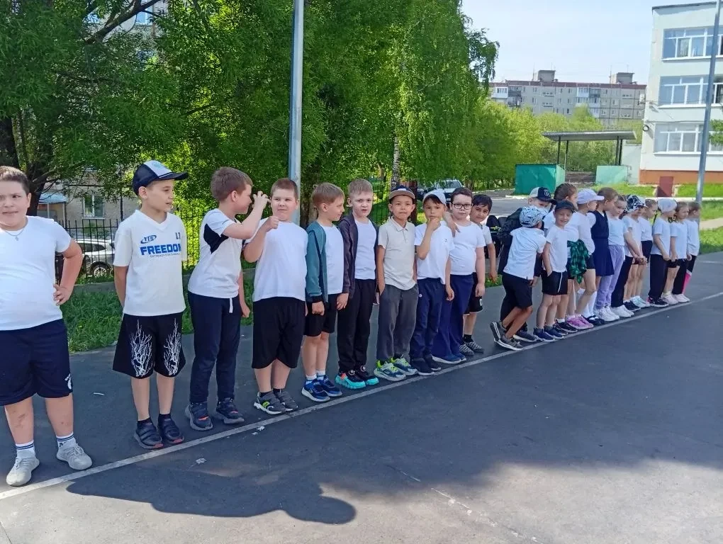 Сегодня шумно и весело было на школьном стадионе. Соревнования по спортивному ориентированию объедин