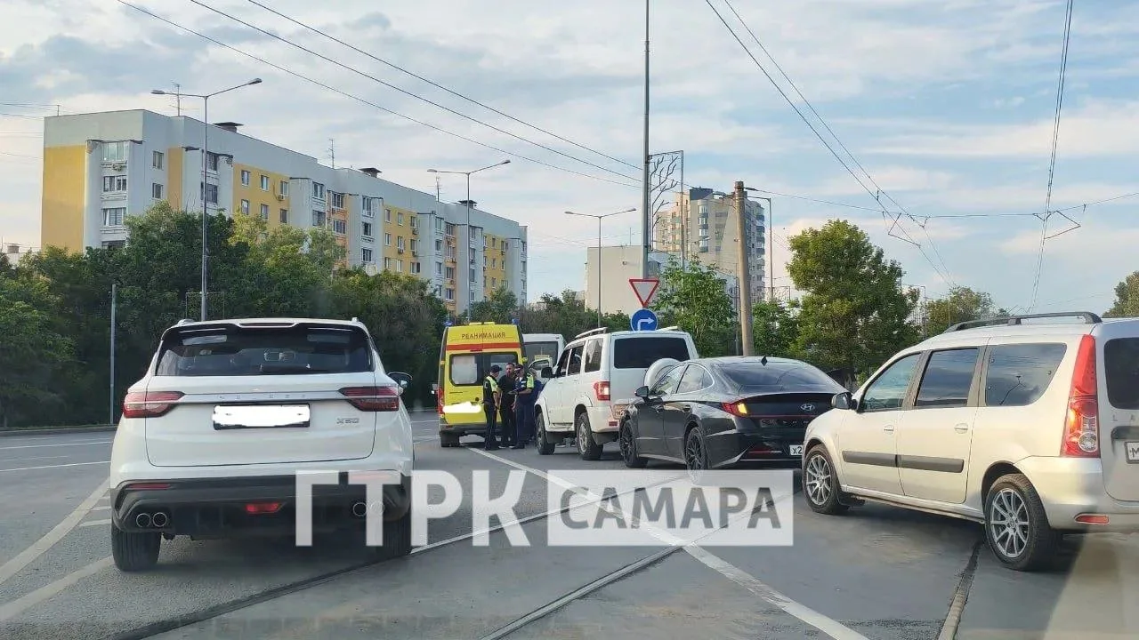 🔴На Ново-Садовой автобус  столкнулся с микроавтобусом.

На месте работают медики и полиция. Информа