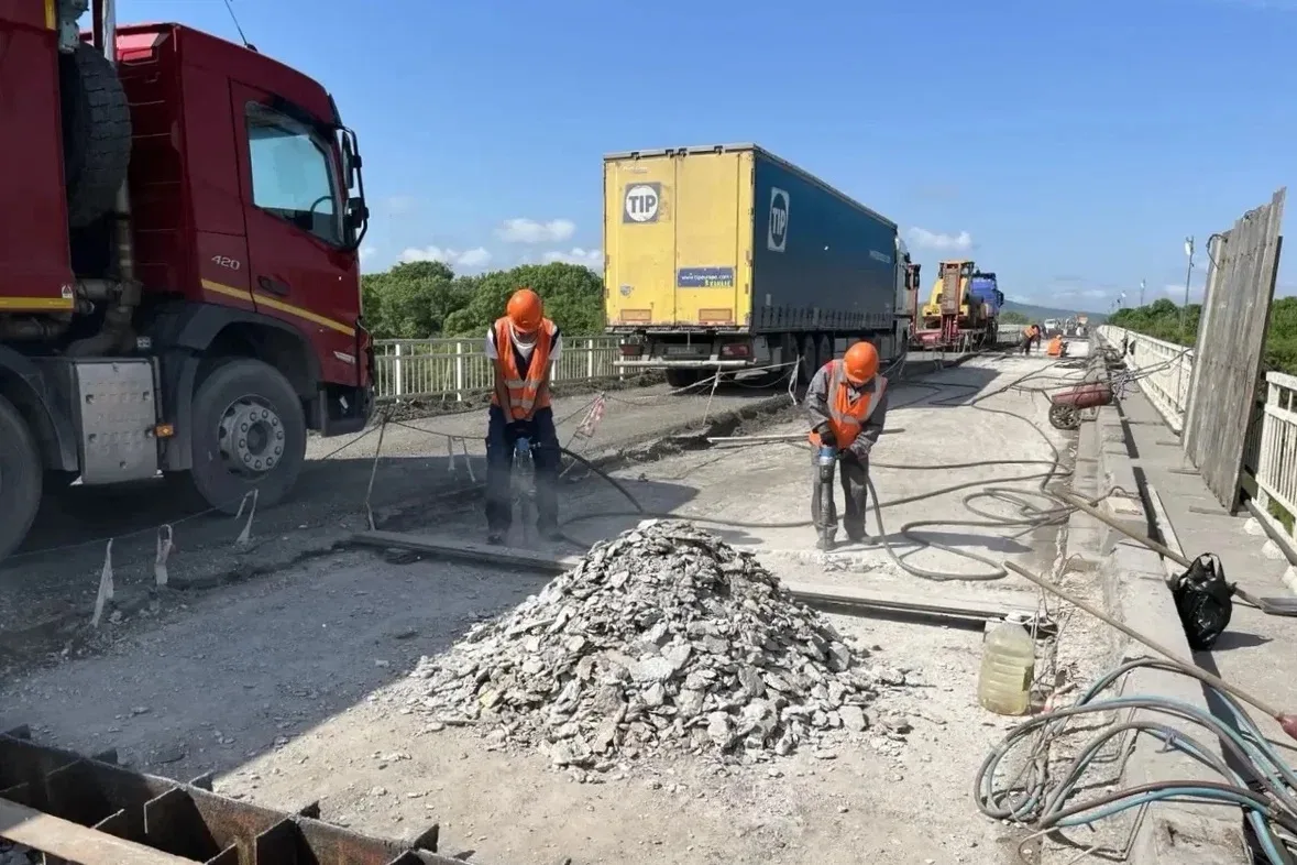 ⚒️ В Приморье продолжается ремонт моста через реку Илистую на 601-м километре федеральной трассы в р