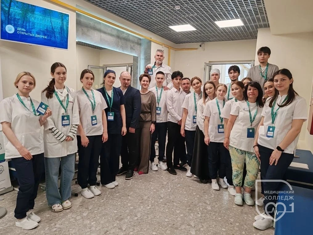 Теперь — зубные техники 🦷

День открытых дверей в МК1 продолжается: на Павловской абитуриенты и род