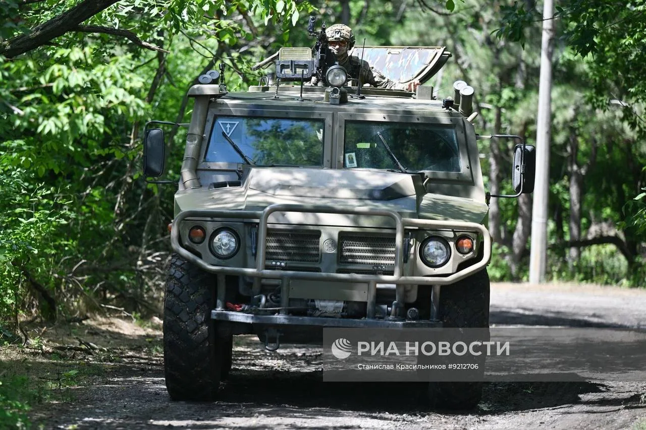 Бронеавтомобиль АСН-233115 «Тигр-М СпН» одной из мобильных огневых групп группировки войск «Центр» н