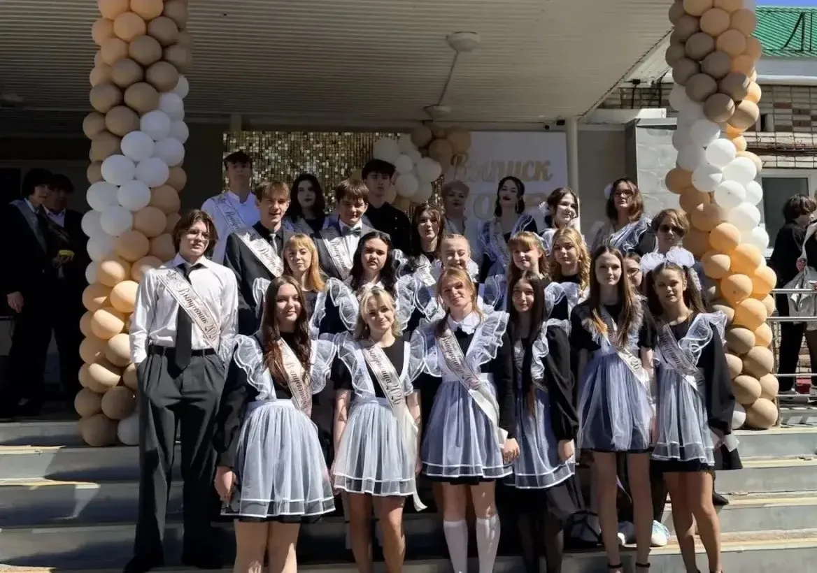 Прозвенел последний звонок для учеников 9 и 11 классов 🎉🔔

Это был трогательный и волнительный ден