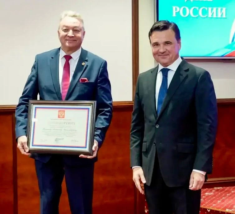 Директор института искусства и дизайна ГГУ удостоен награды от Президента РФ

В канун Дня России в Д